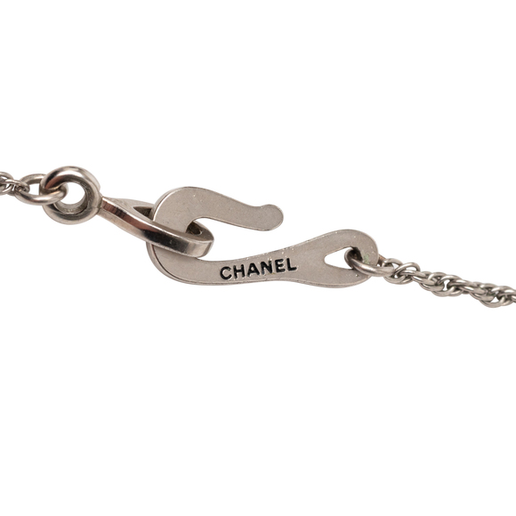 Pre-Loved Chanel Silver Plated Rhinestone Flower Pendant Necklace - Picture 4 of 5